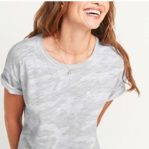 Old Navy Women’s Gray Camo Print Cropped T-Shirt - Size M - Picture 1 of 16